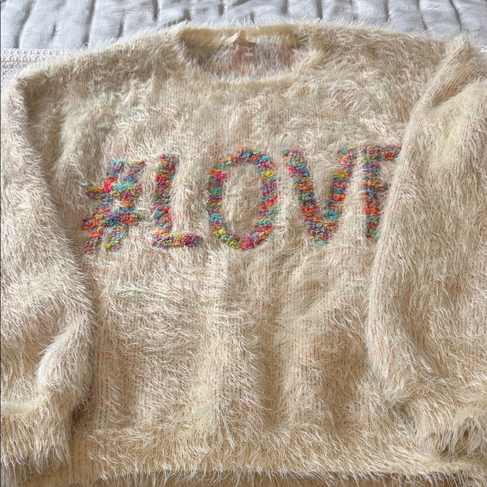 Le Lis Fuzzy oversized Sweater #LOVE Design